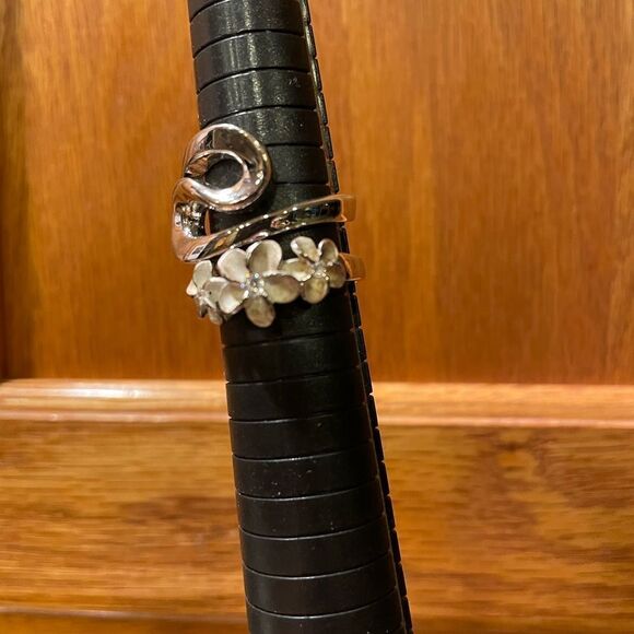 Women’s Flower Ring From Hawaii and Silver Tone Swirl Ring Size 9 - Picture 3 of 11